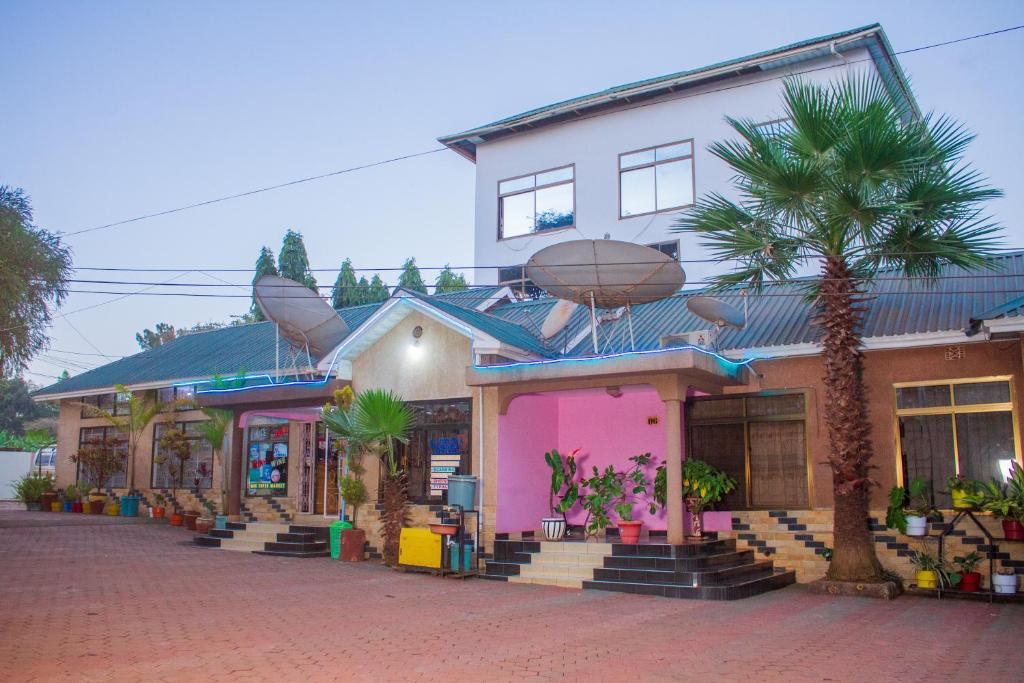 Welcome to Mzunguu Safari Lodge, where the untamed beauty of Africa meets the pinnacle of luxury and hospitality.